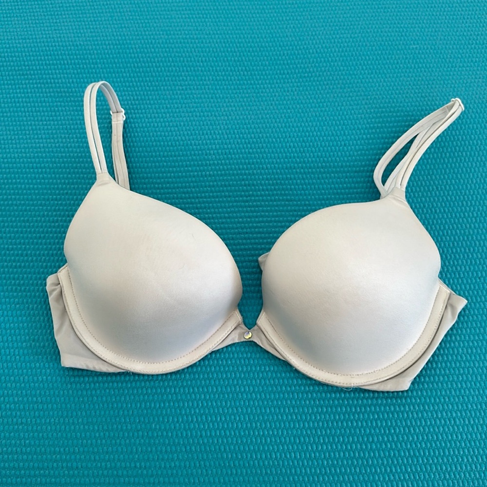 White Victoria’s Secret bra